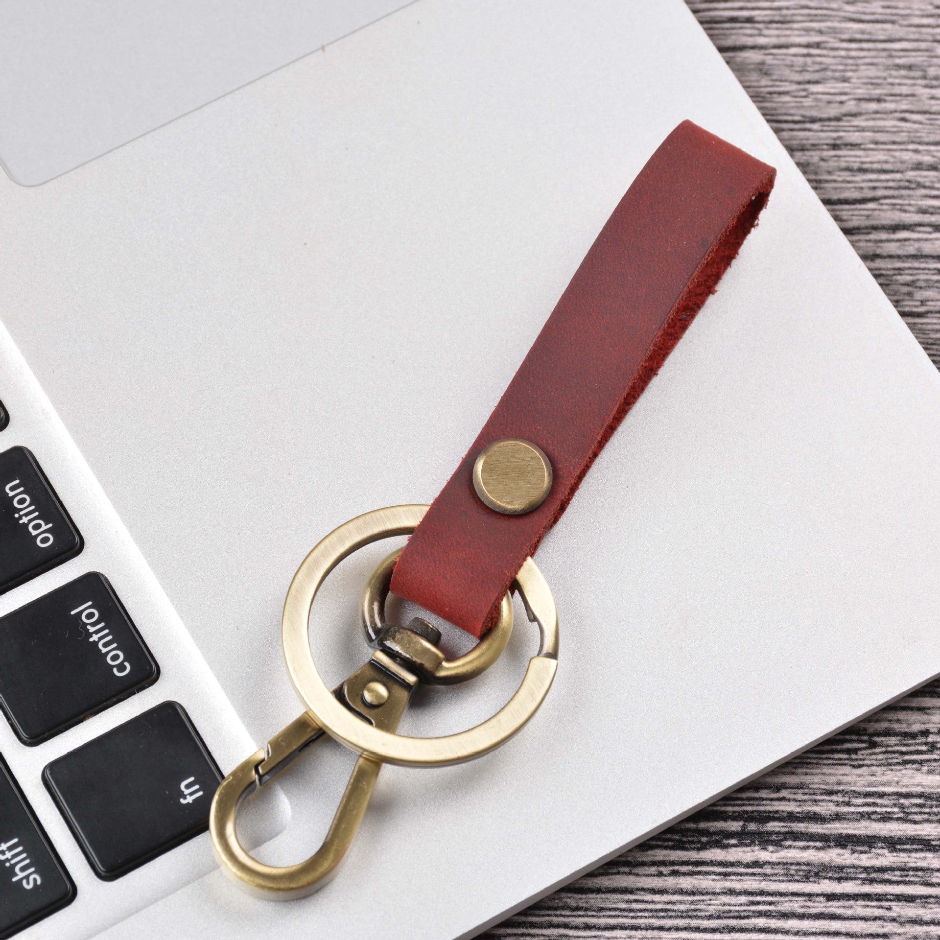 Wholesale Handmade Vintage Cowhide Bronze Car Keychain